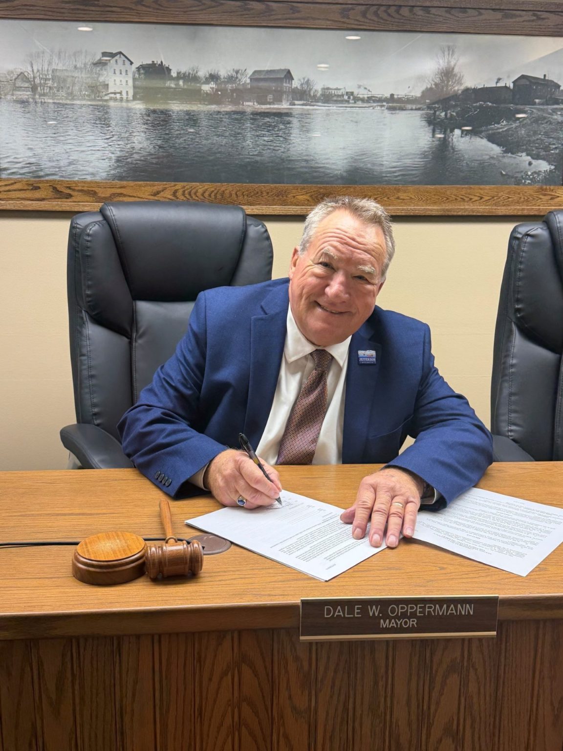 Mayor Oppermann signing WPPI agreement